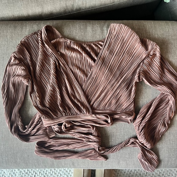 Wrap crop blouse with open back - Picture 2 of 3